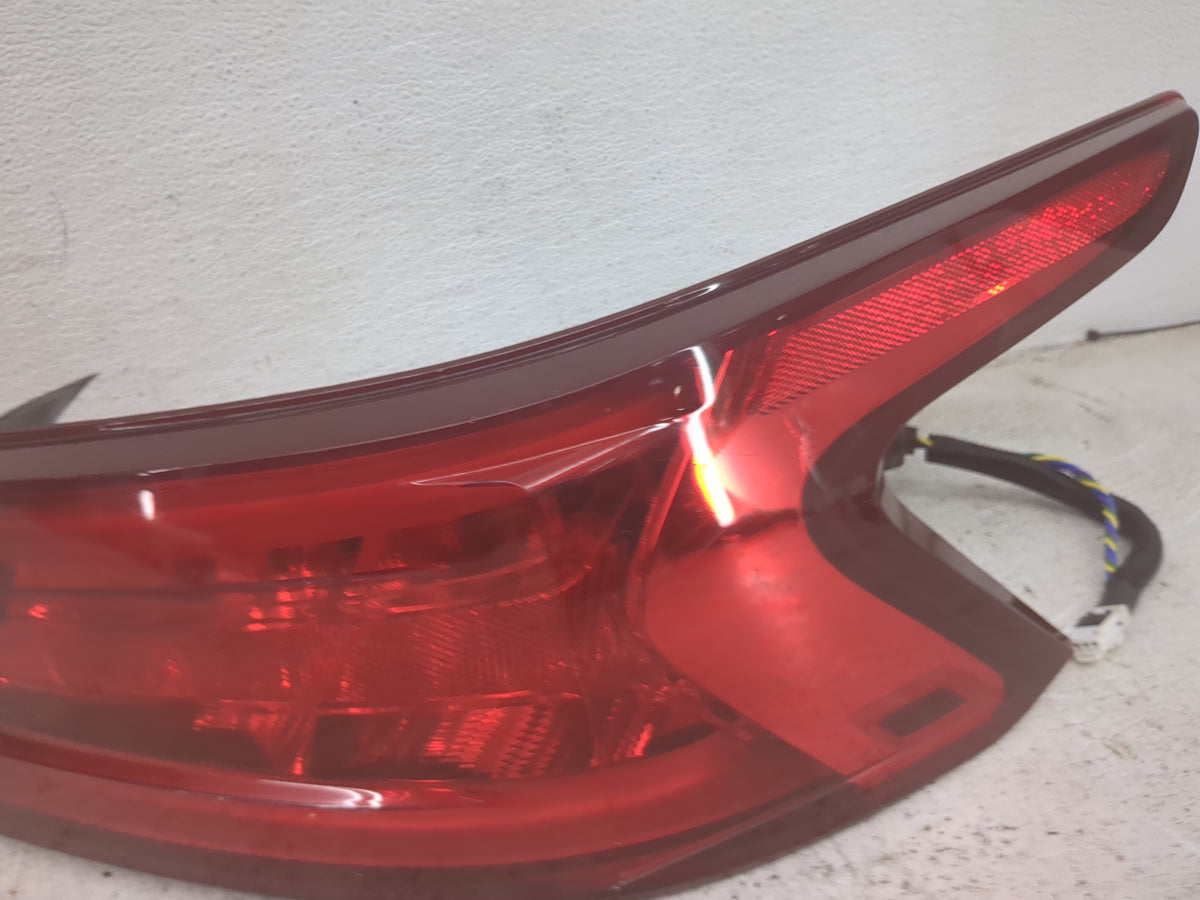2016-2018 Nissan Maxima Tail Light Assembly Passenger Right OEM P/N:315-1986R-AS Fits Fits 2016 2017 2018 OEM Used Auto Part