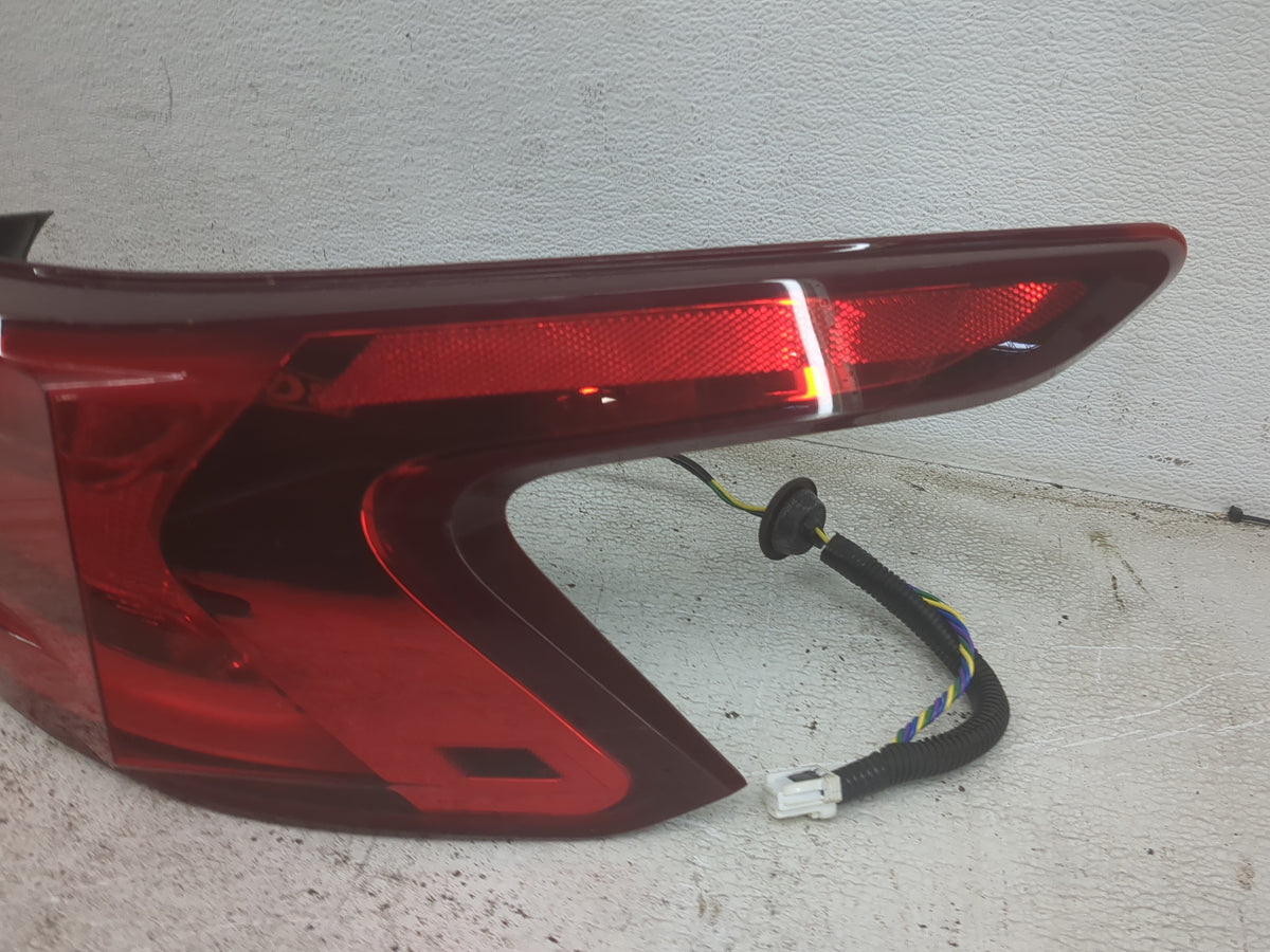 2016-2018 Nissan Maxima Tail Light Assembly Passenger Right OEM P/N:315-1986R-AS Fits Fits 2016 2017 2018 OEM Used Auto Part