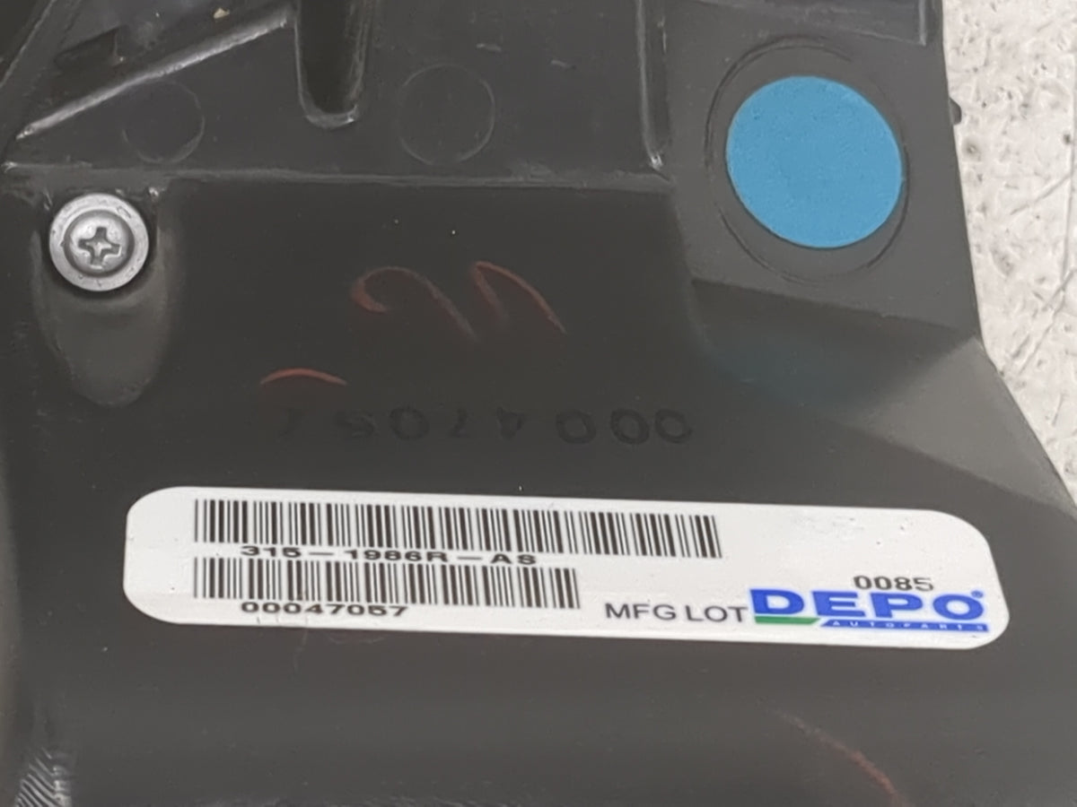 2016-2018 Nissan Maxima Tail Light Assembly Passenger Right OEM P/N:315-1986R-AS Fits Fits 2016 2017 2018 OEM Used Auto Part