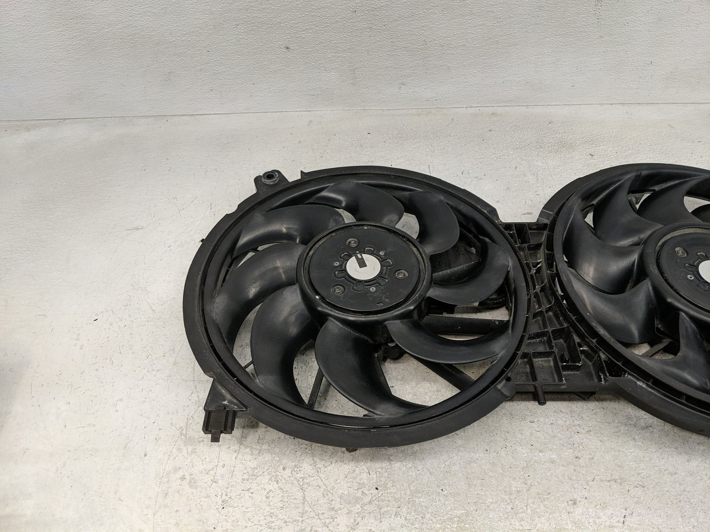 2016 Nissan Murano Electric Radiator Cooling Fan Motor Assembly P/N:3 137 234 011 Fits OEM Used Auto Parts - Oemusedautopart