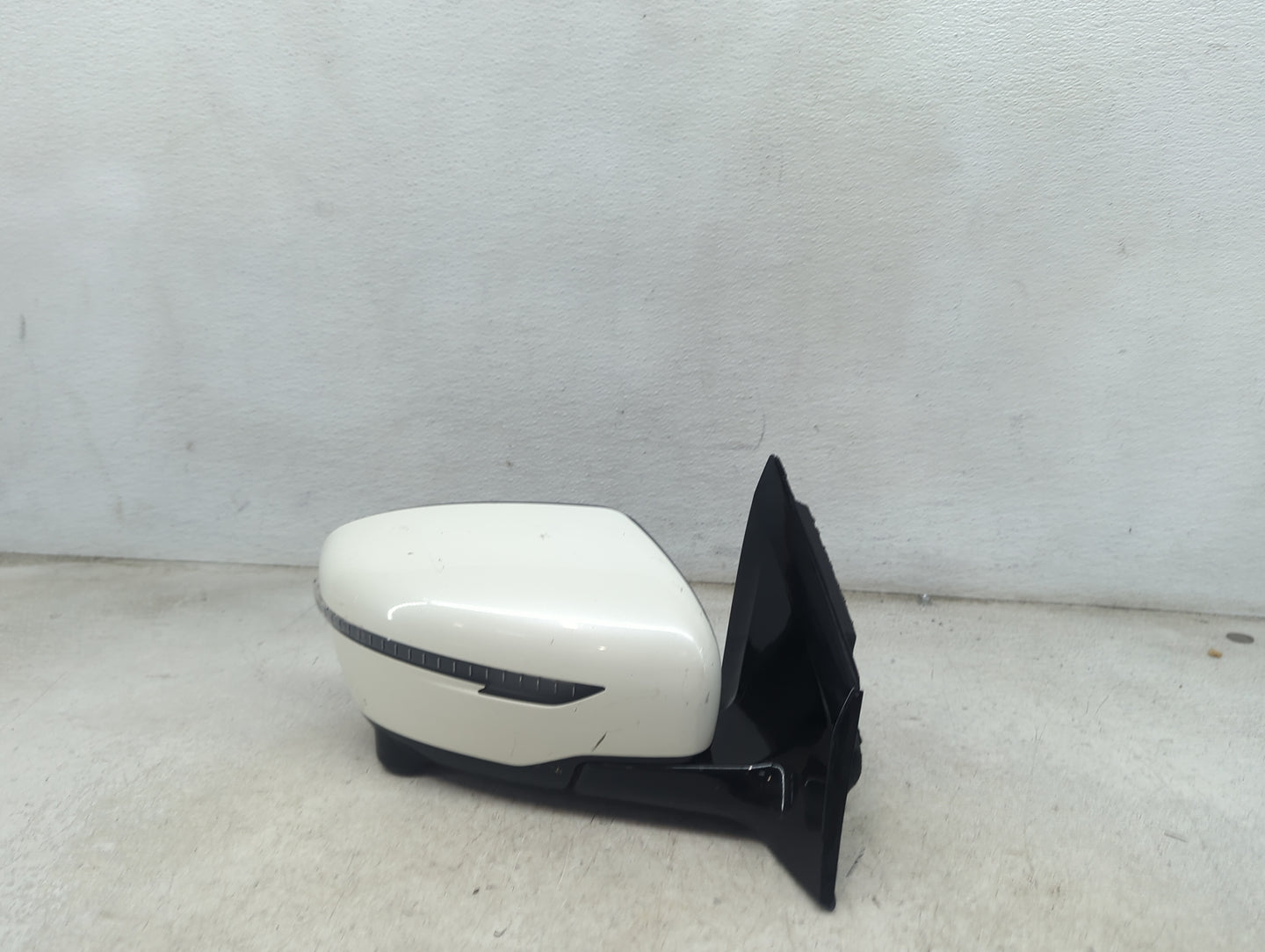 2015-2016 Nissan Murano Passenger Side View Mirror - Right Door Mirror OEM Used - Oemusedautoparts1.com