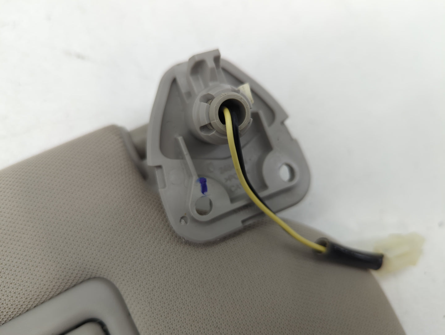 2015-2018 Nissan Murano Sun Visor Shade Replacement Passenger Right Mirror Fits Fits 2015 2016 2017 2018 OEM Used Auto Parts