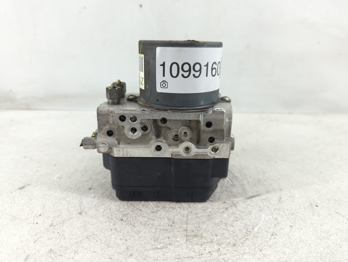 2016 Nissan Pathfinder ABS Pump Control Module Replacement P/N:47660-9NF0B Fits OEM Used Auto Parts - Oemusedautoparts1.com
