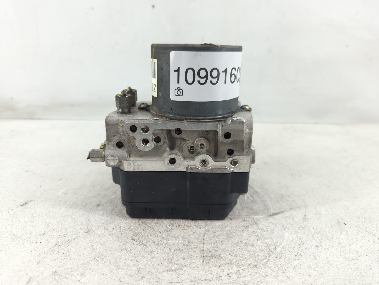 2016 Nissan Pathfinder ABS Pump Control Module Replacement P/N:47660-9NF0B Fits OEM Used Auto Parts - Oemusedautoparts1.com