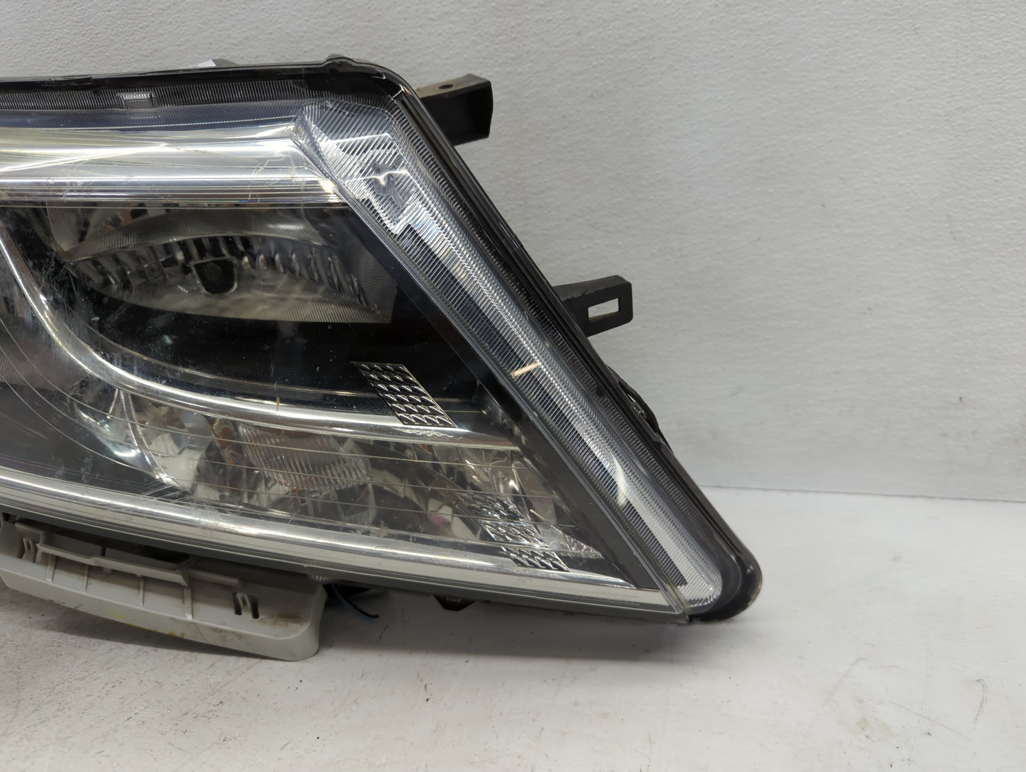 2013 Nissan Pathfinder Passenger Right Oem Head Light Headlight Lamp - Oemusedautoparts1.com