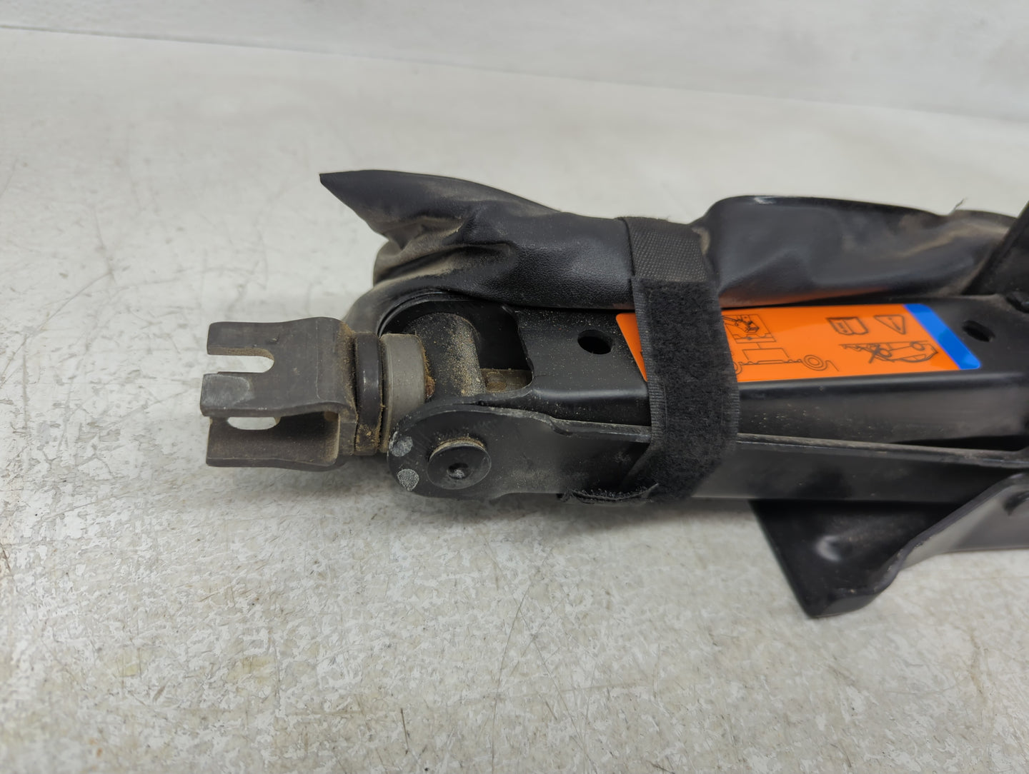 2016 Nissan Pathfinder Spare Scissor Car Jack 1157457 - Oemusedautoparts1.com