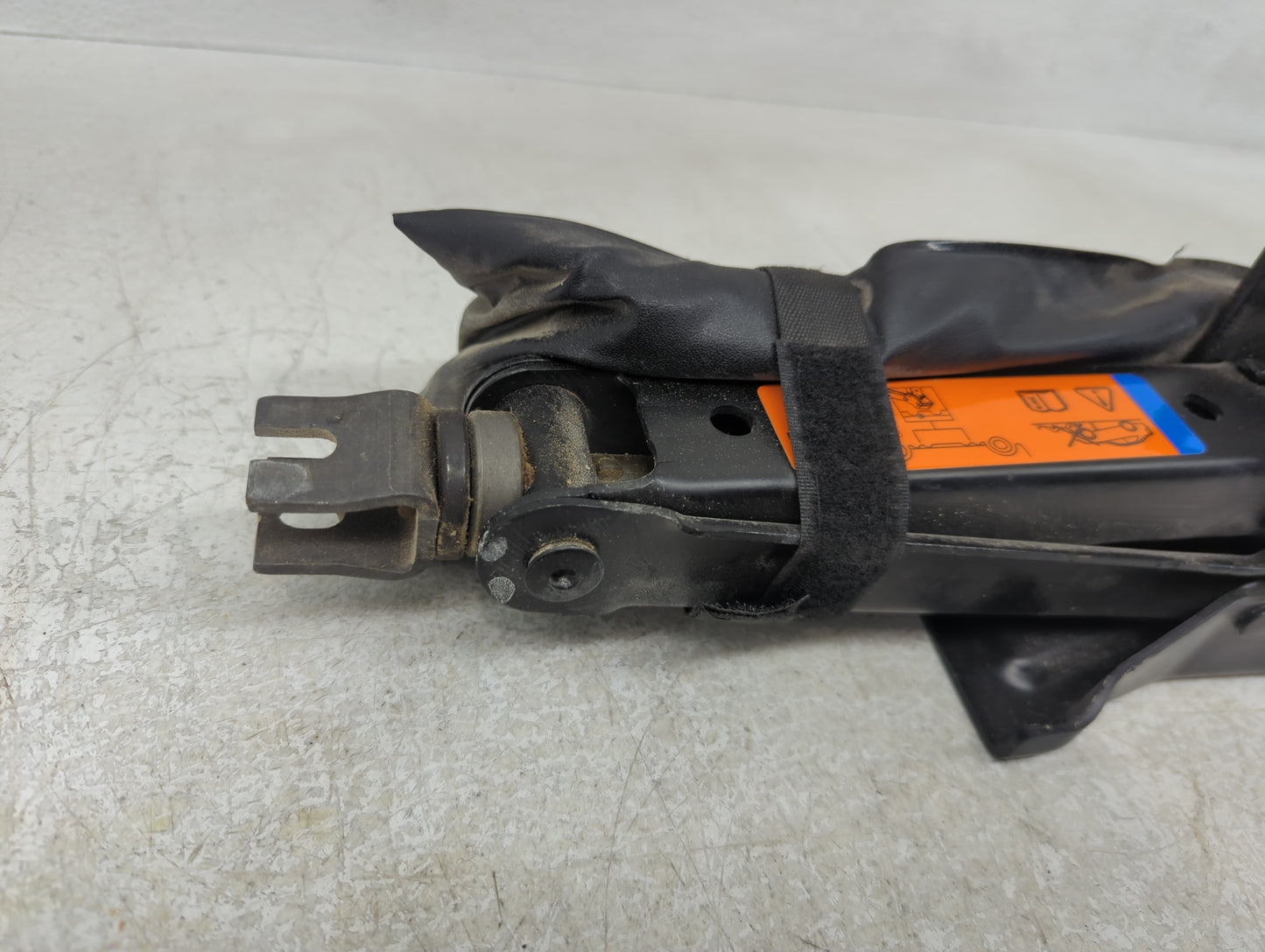 2016 Nissan Pathfinder Spare Scissor Car Jack 1157457 - Oemusedautoparts1.com