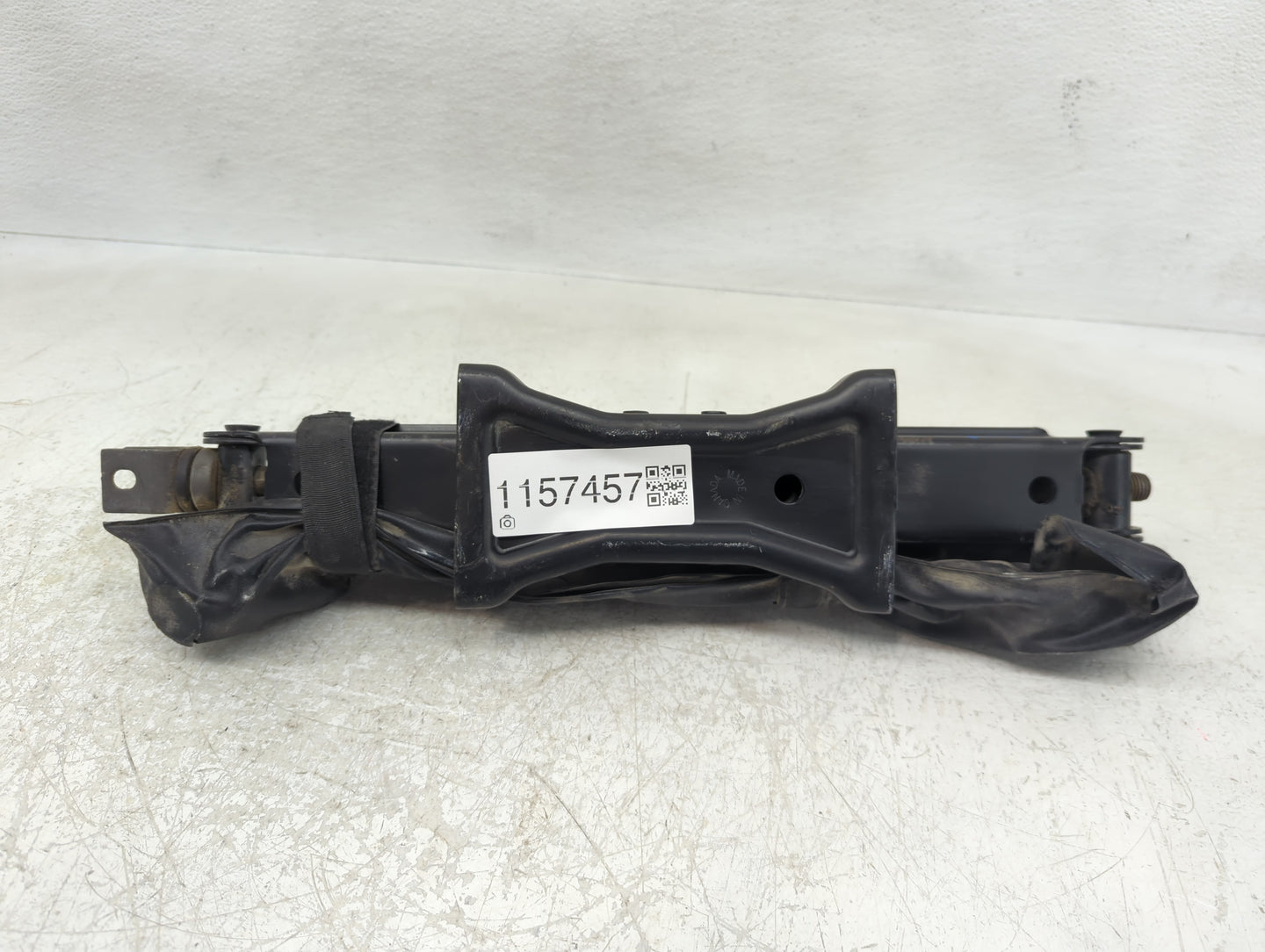 2016 Nissan Pathfinder Spare Scissor Car Jack 1157457 - Oemusedautoparts1.com