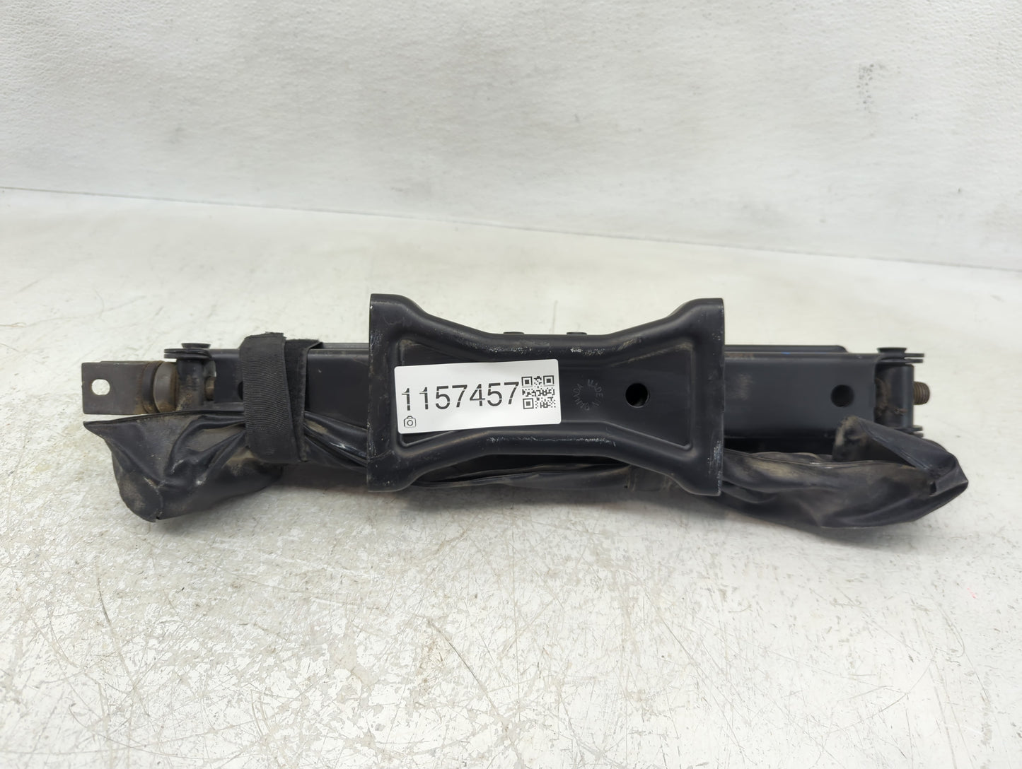 2016 Nissan Pathfinder Spare Scissor Car Jack 1157457 - Oemusedautoparts1.com
