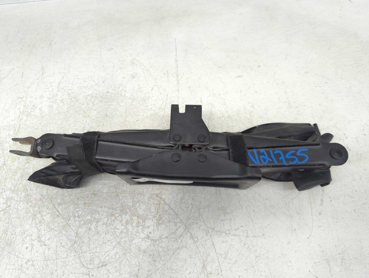 2016 Nissan Pathfinder Spare Scissor Car Jack 1157457 - Oemusedautoparts1.com