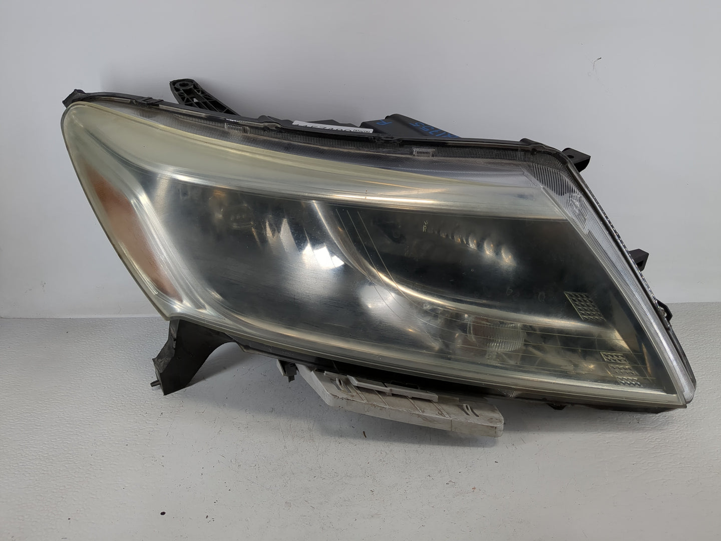 2013 Nissan Pathfinder Passenger Right Oem Head Light Headlight Lamp - Oemusedautoparts1.com