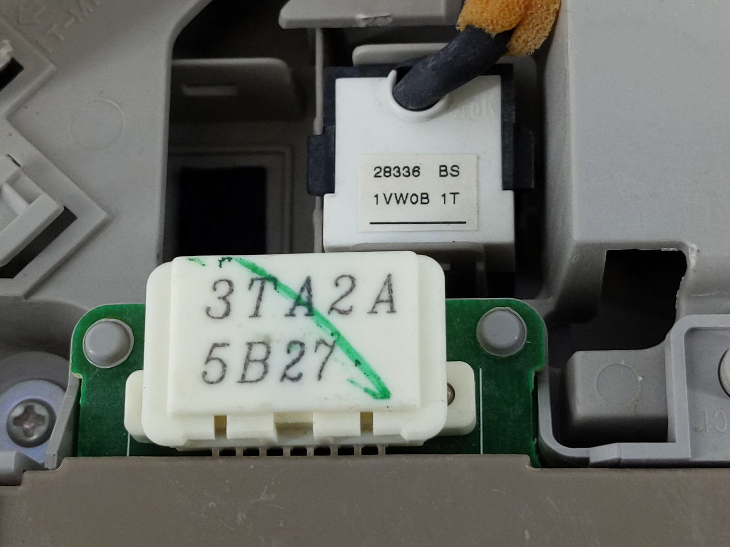 2016 Nissan Pathfinder Overhead Roof Console - Oemusedautoparts1.com