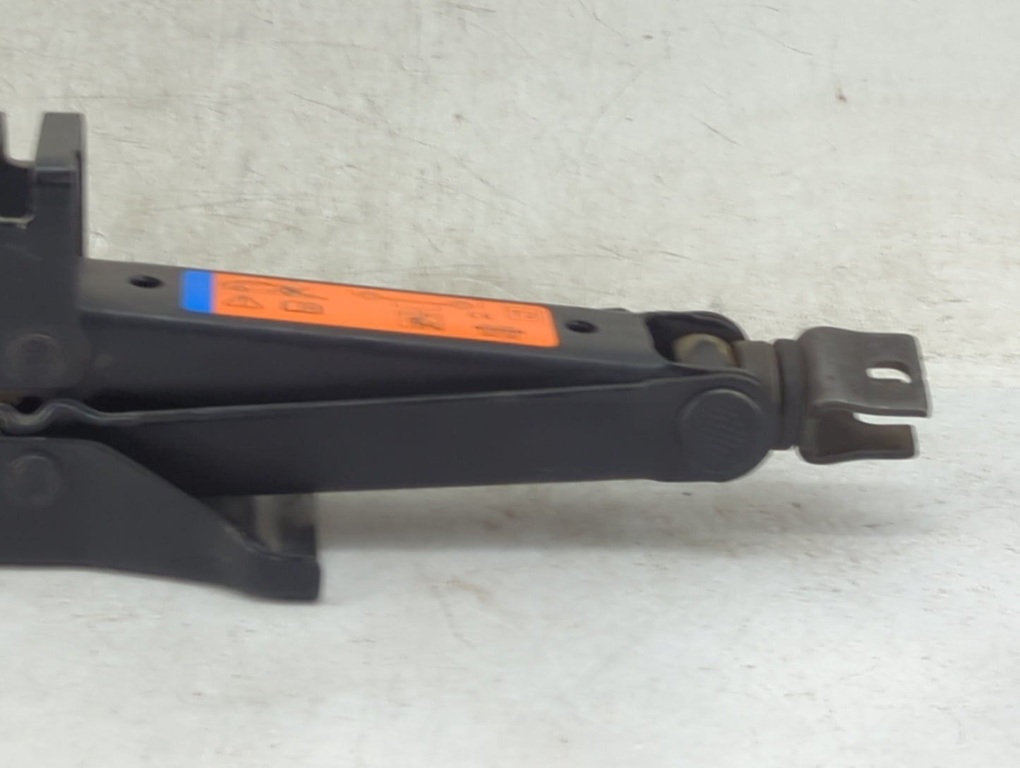 2016 Nissan Pathfinder Spare Scissor Car Jack 1460160 - Oemusedautoparts1.com