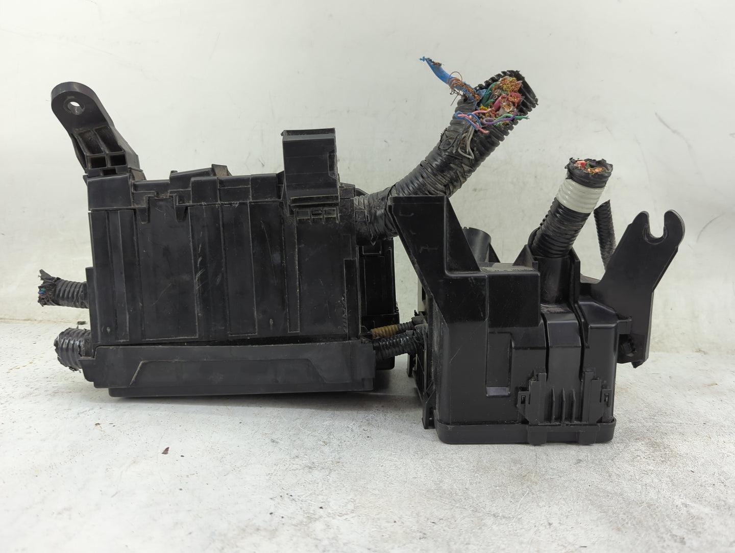 2015-2022 Nissan Pathfinder Fusebox Fuse Box Panel Relay Module Fits Fits 2015 2016 2017 2018 2019 2020 2022 OEM Used Auto P