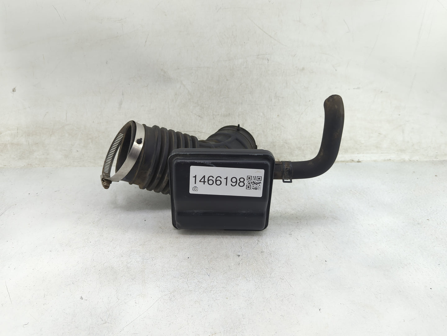 2016 Nissan Pathfinder Air Cleaner Intake Duct Hose Tube 1466198 - Oemusedautoparts1.com