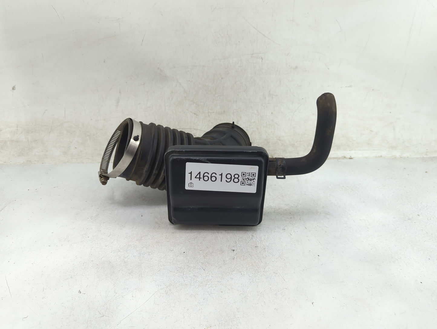 2016 Nissan Pathfinder Air Cleaner Intake Duct Hose Tube 1466198 - Oemusedautoparts1.com