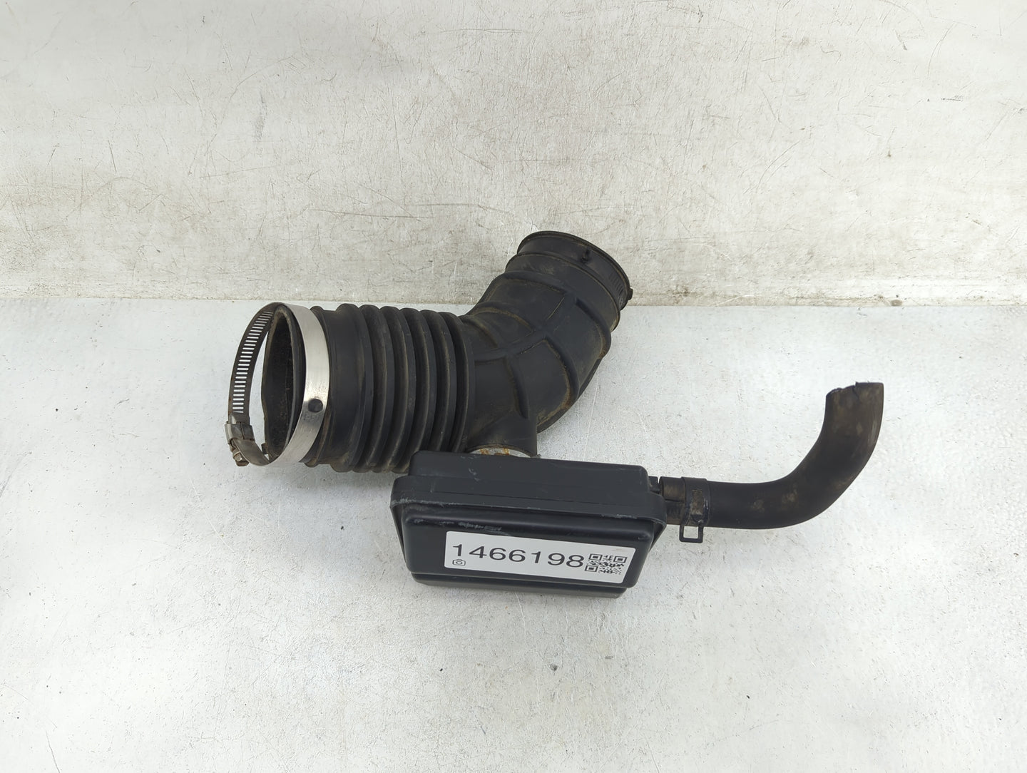 2016 Nissan Pathfinder Air Cleaner Intake Duct Hose Tube 1466198 - Oemusedautoparts1.com