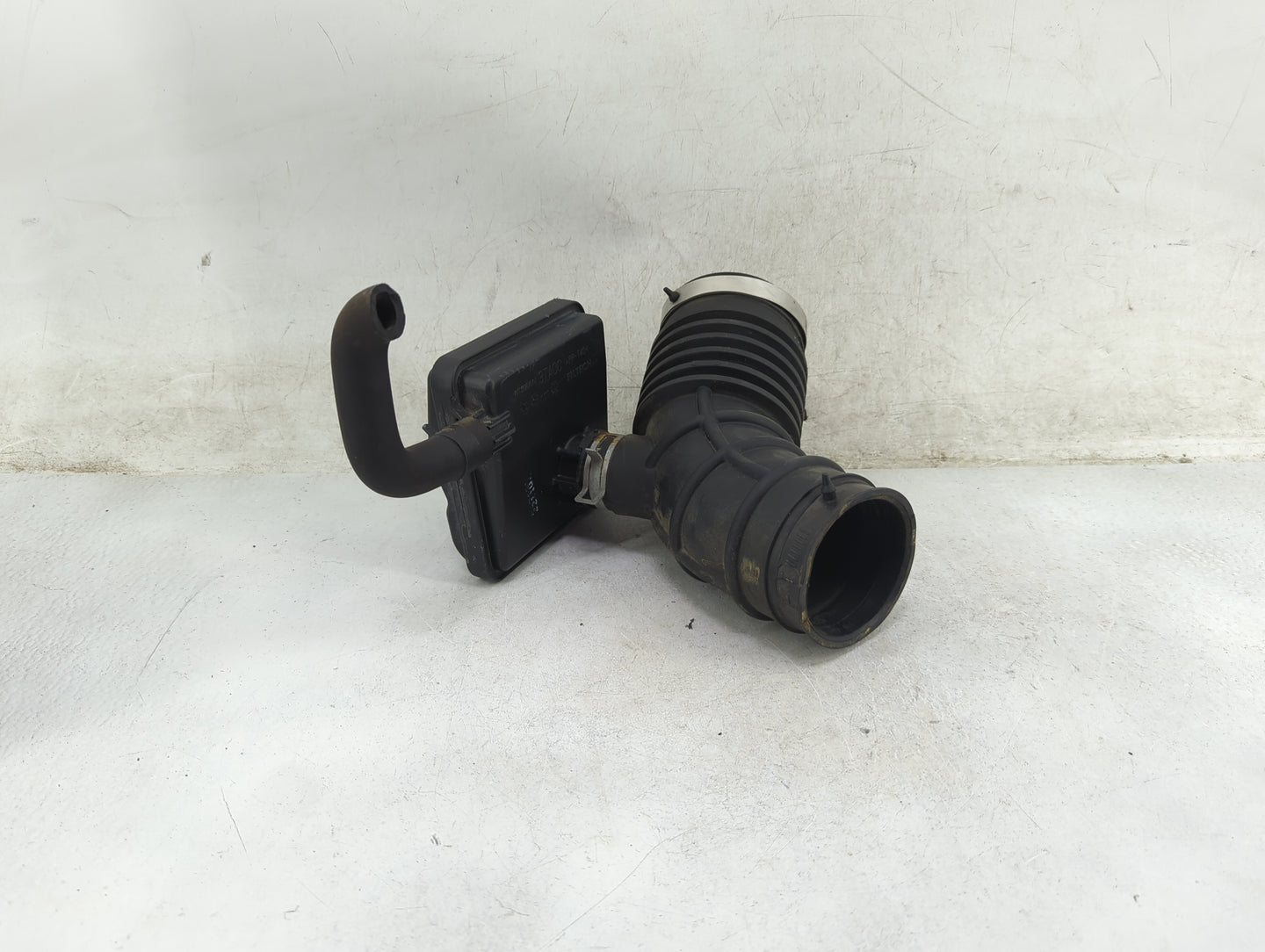 2016 Nissan Pathfinder Air Cleaner Intake Duct Hose Tube 1466198 - Oemusedautoparts1.com