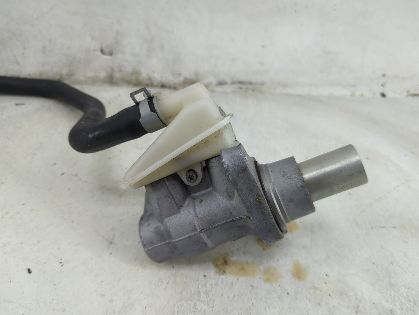 2013-2016 Nissan Pathfinder Brake Master Cylinder 1492292 - Oemusedautoparts1.com
