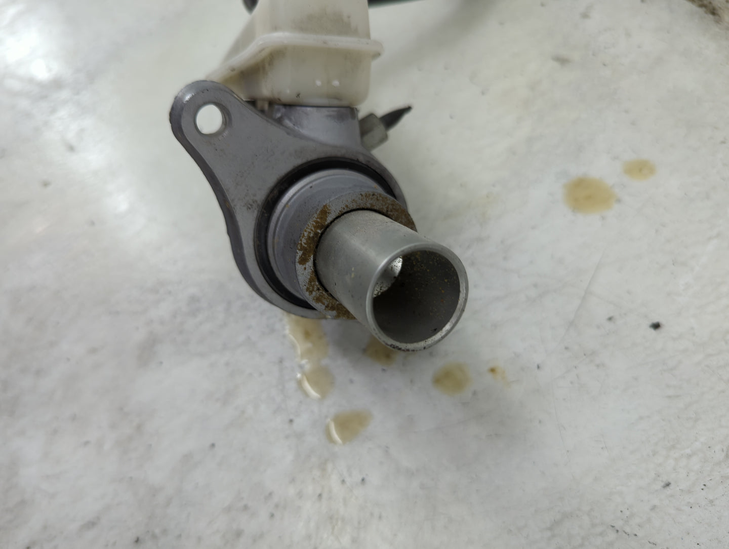 2013-2016 Nissan Pathfinder Brake Master Cylinder 1492292 - Oemusedautoparts1.com
