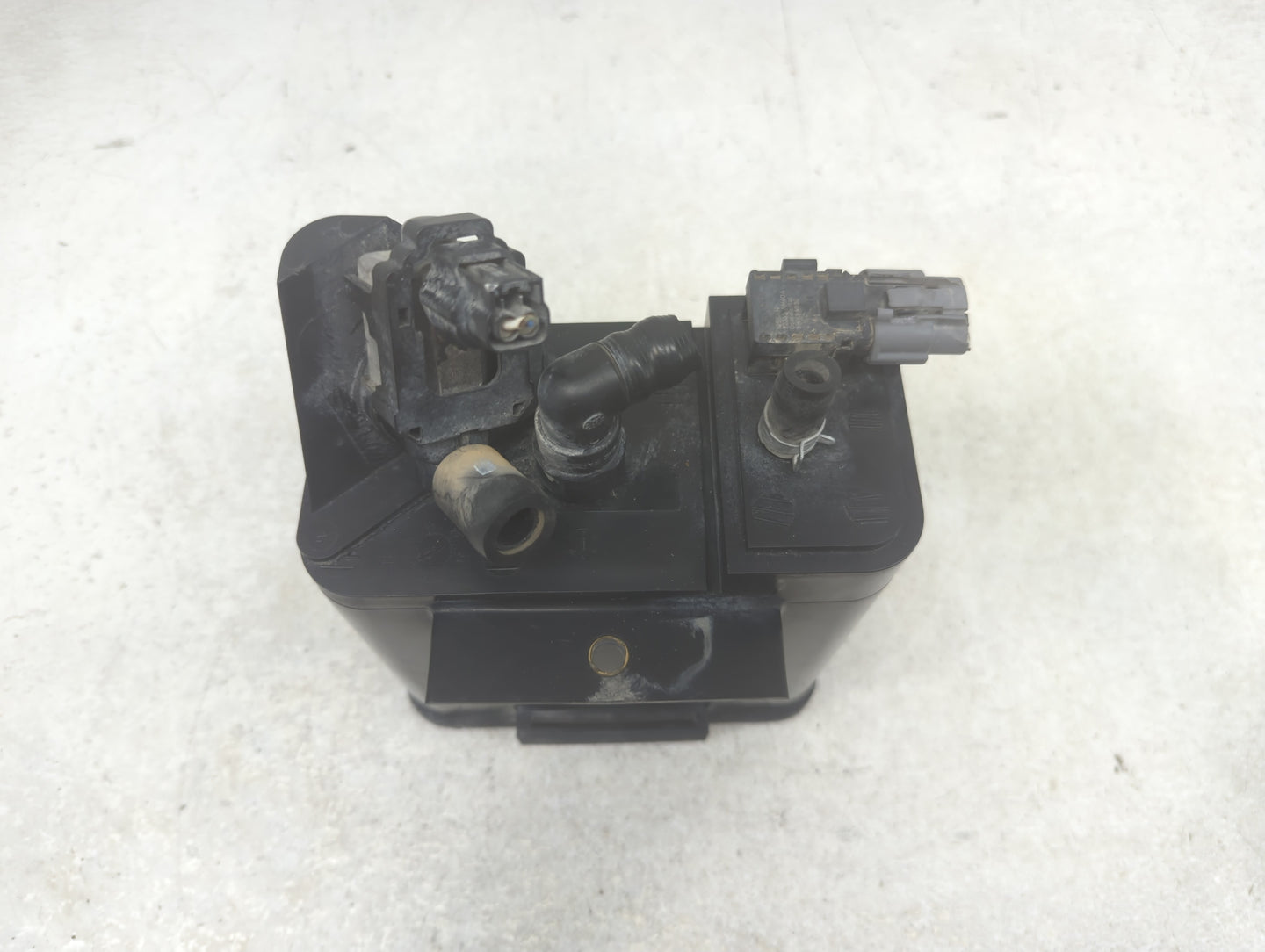 2016 Nissan Pulsar Fuel Vapor Charcoal Canister - Oemusedautoparts1.com