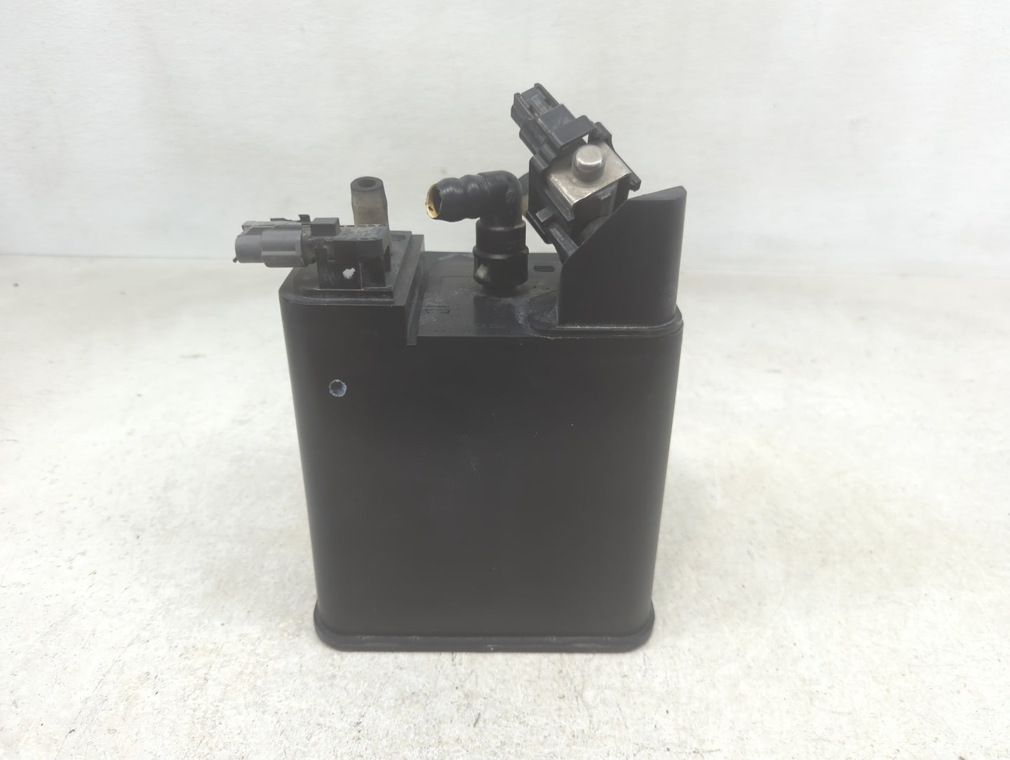 2016 Nissan Pulsar Fuel Vapor Charcoal Canister - Oemusedautoparts1.com