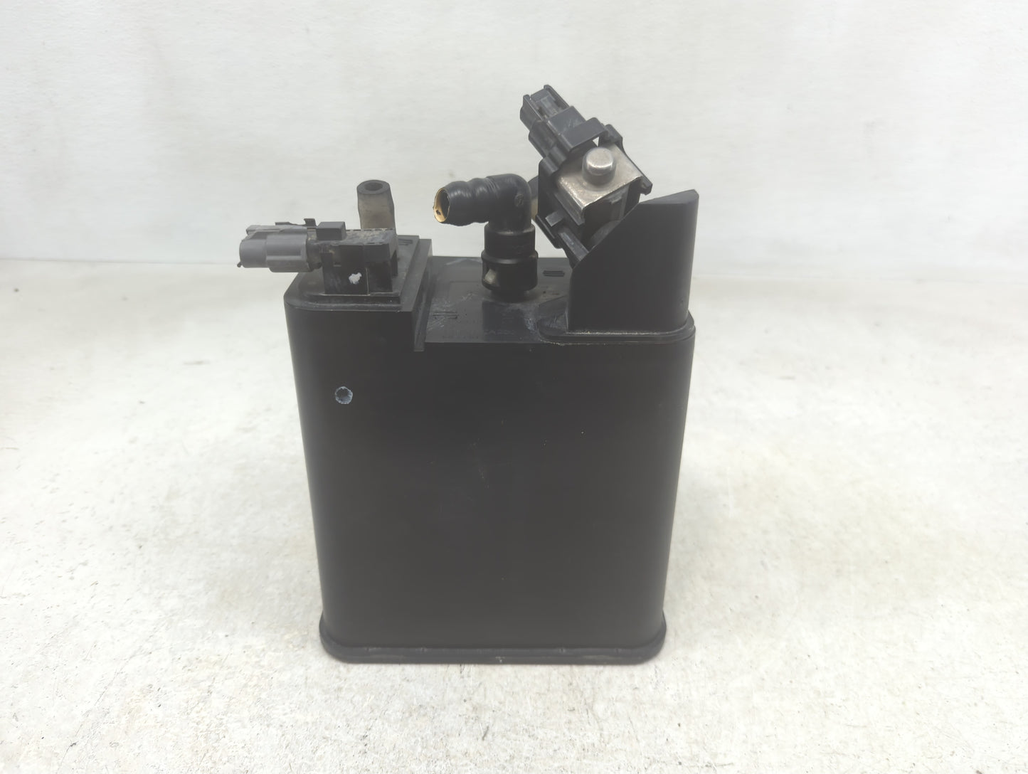 2016 Nissan Pulsar Fuel Vapor Charcoal Canister - Oemusedautoparts1.com