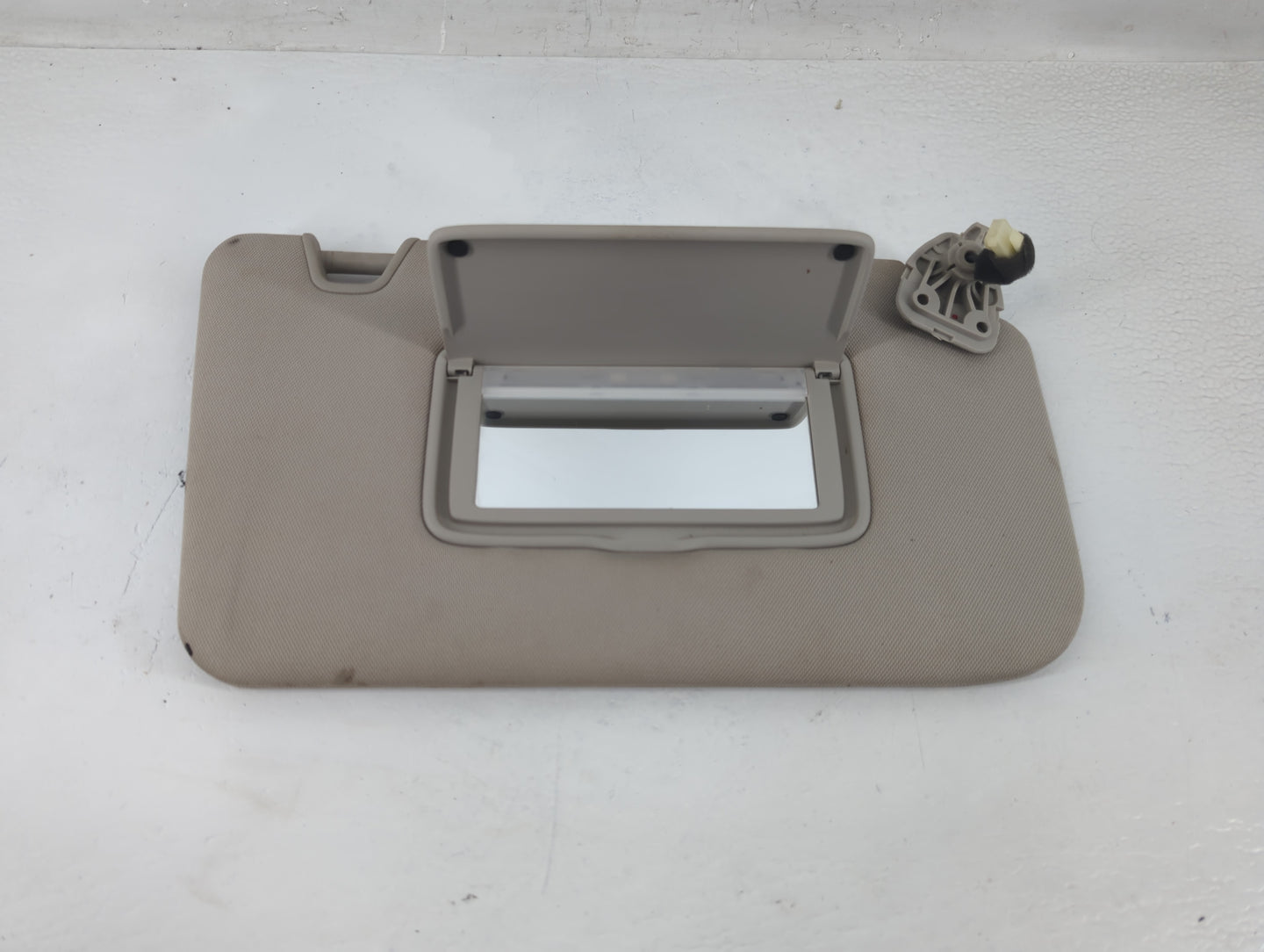 2014-2017 Nissan Rogue Sun Visor Shade Replacement Passenger Right Mirror Fits Fits 2014 2015 2016 2017 OEM Used Auto Parts 