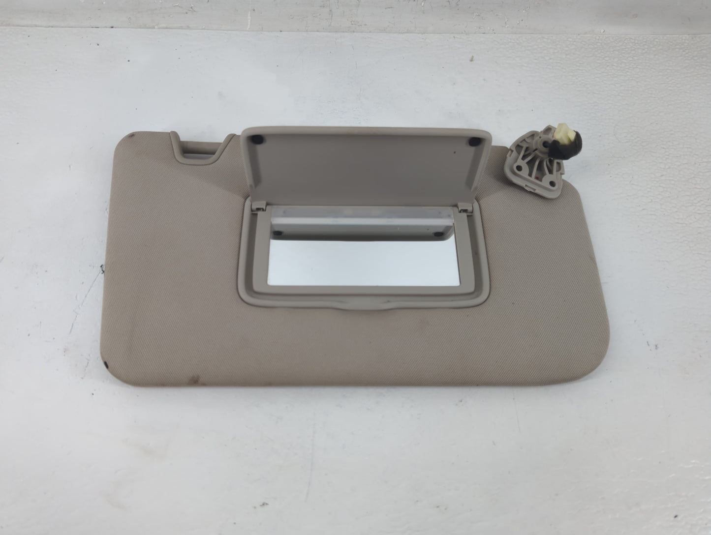 2014-2017 Nissan Rogue Sun Visor Shade Replacement Passenger Right Mirror Fits Fits 2014 2015 2016 2017 OEM Used Auto Parts 