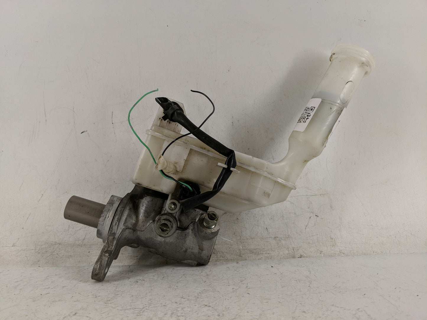 2014-2020 Nissan Rogue Brake Master Cylinder - Oemusedautoparts1.com
