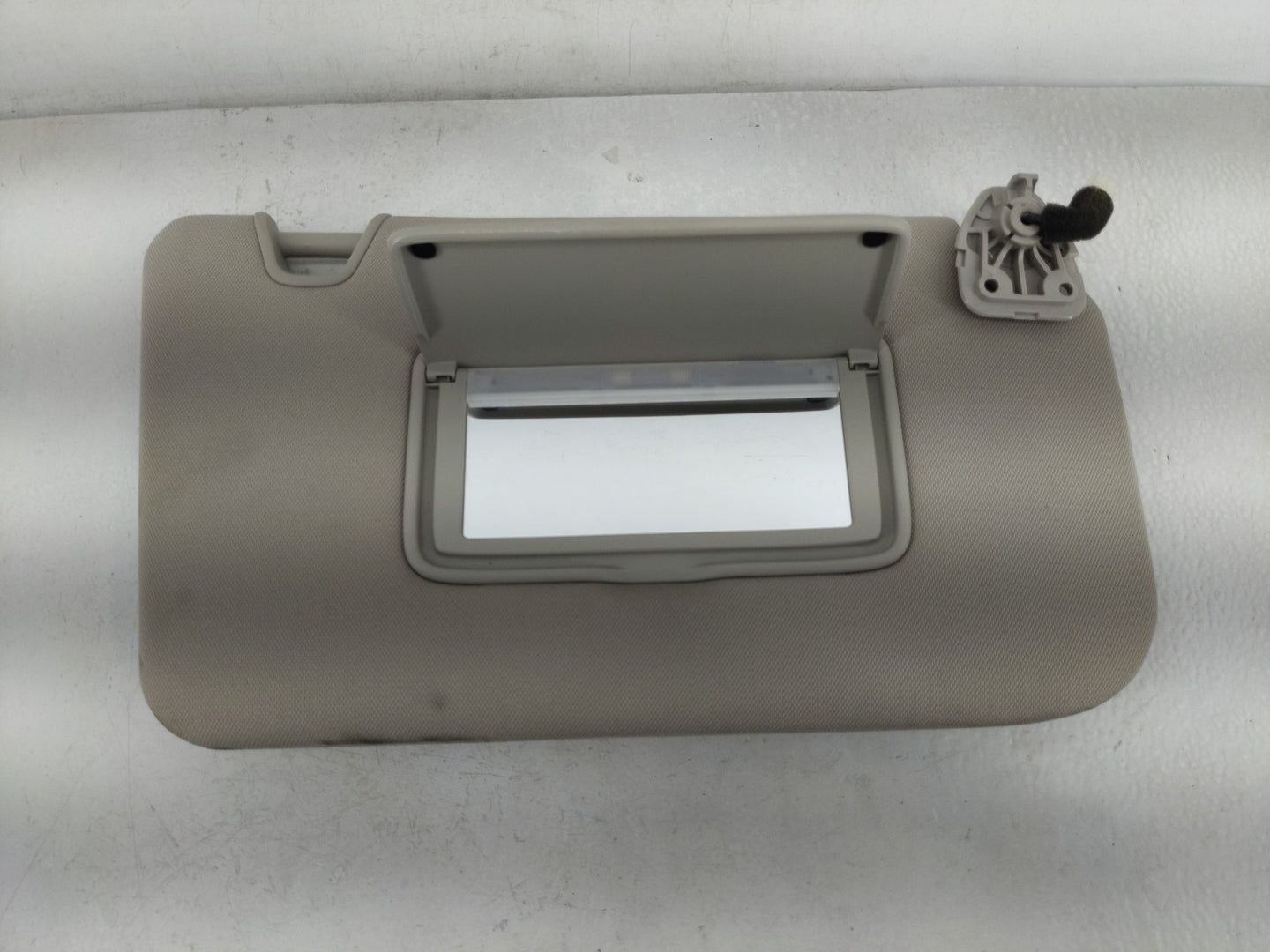2014-2017 Nissan Rogue Sun Visor Shade Replacement Passenger Right Mirror Fits Fits 2014 2015 2016 2017 OEM Used Auto Parts 