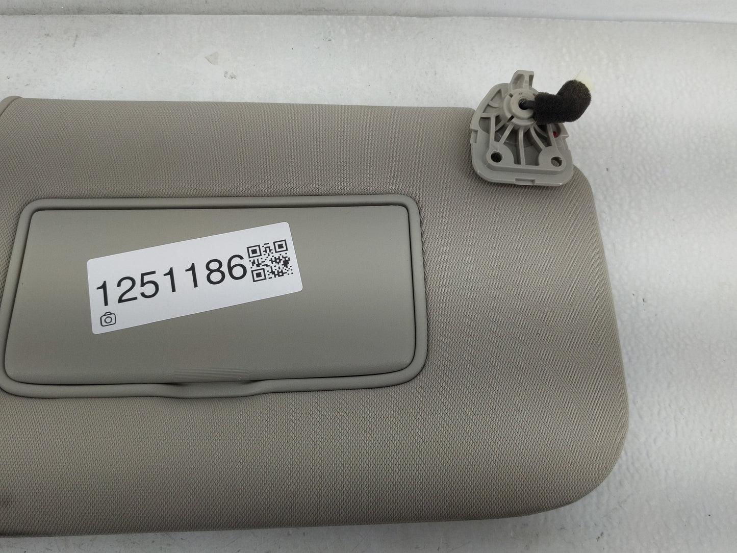 2014-2017 Nissan Rogue Sun Visor Shade Replacement Passenger Right Mirror Fits Fits 2014 2015 2016 2017 OEM Used Auto Parts 