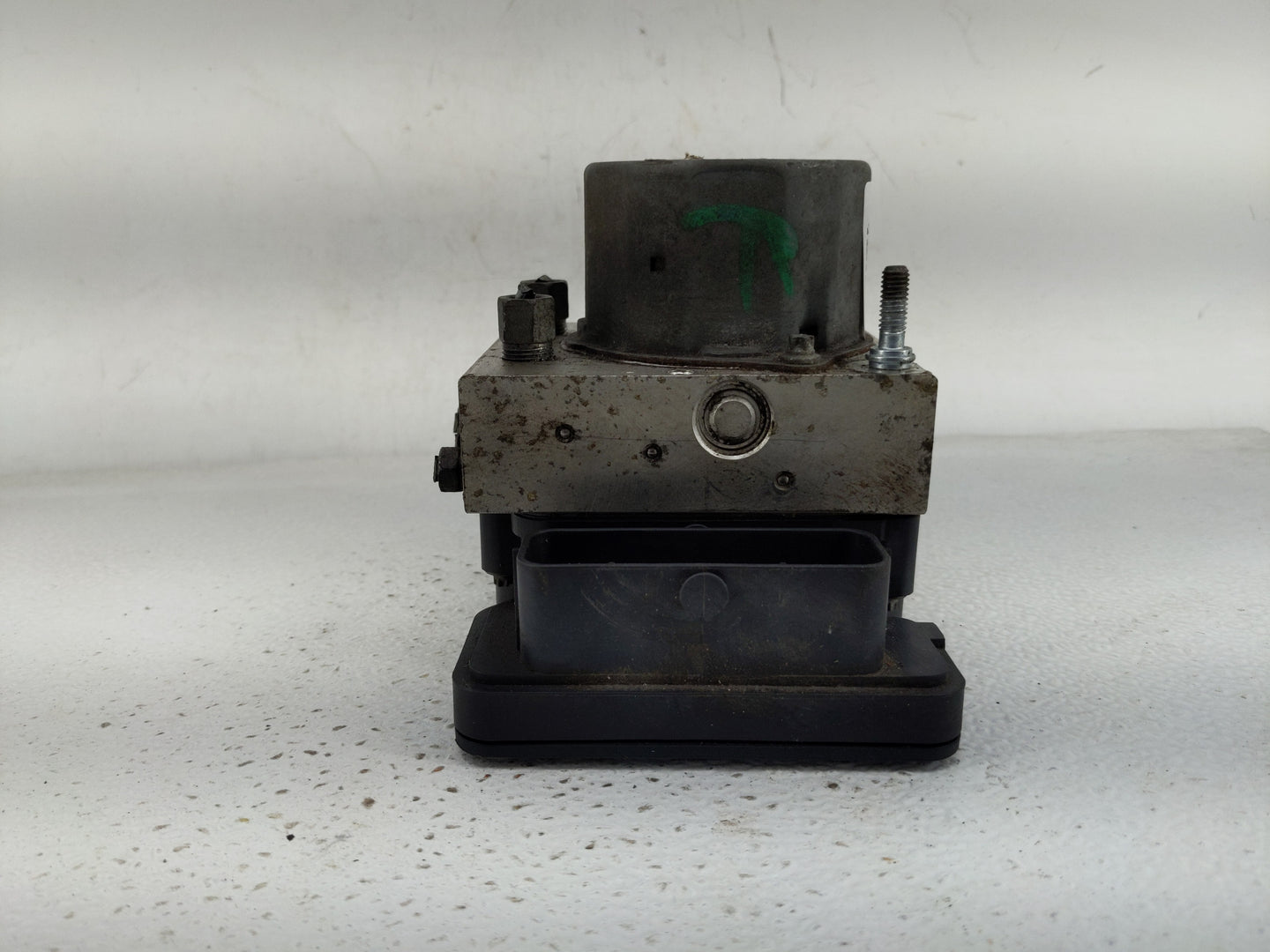 2016 Nissan Rogue ABS Pump Control Module Replacement Fits OEM Used Auto Parts - Oemusedautoparts1.com