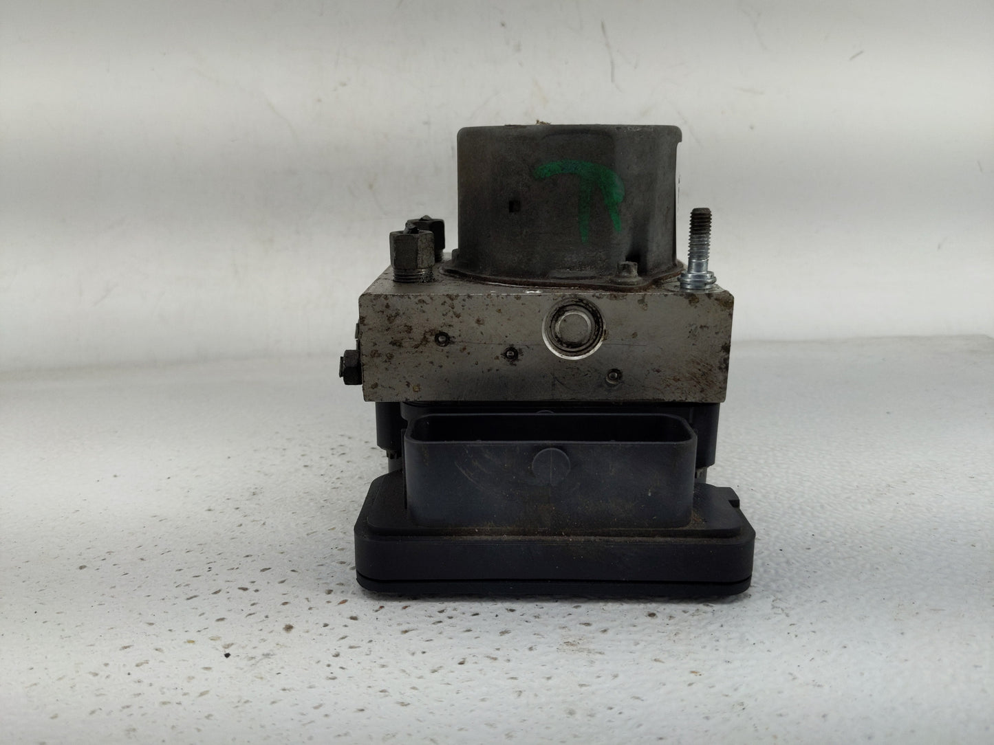 2016 Nissan Rogue ABS Pump Control Module Replacement Fits OEM Used Auto Parts - Oemusedautoparts1.com