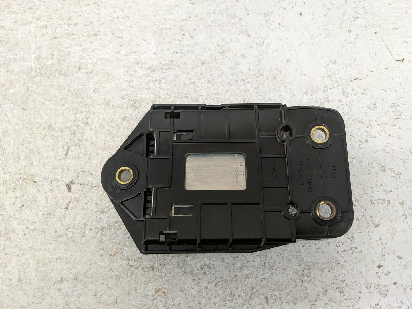 2016 Nissan Rogue Chassis Control Module Ccm Bcm Body Control - Oemusedautoparts1.com