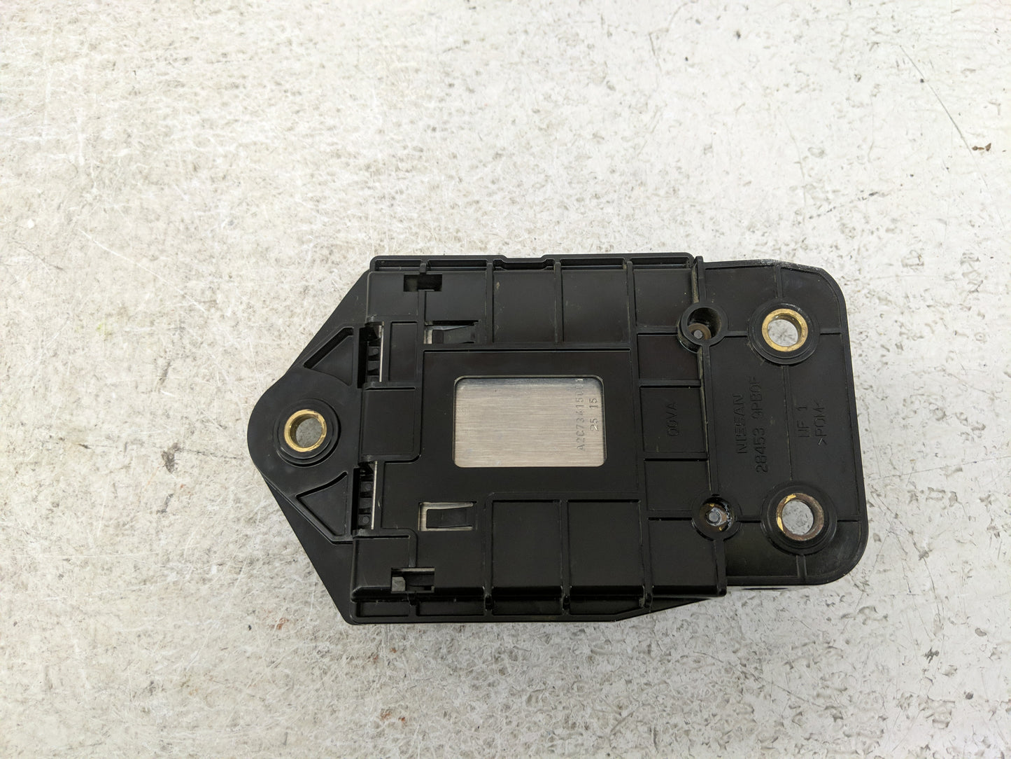 2016 Nissan Rogue Chassis Control Module Ccm Bcm Body Control - Oemusedautoparts1.com