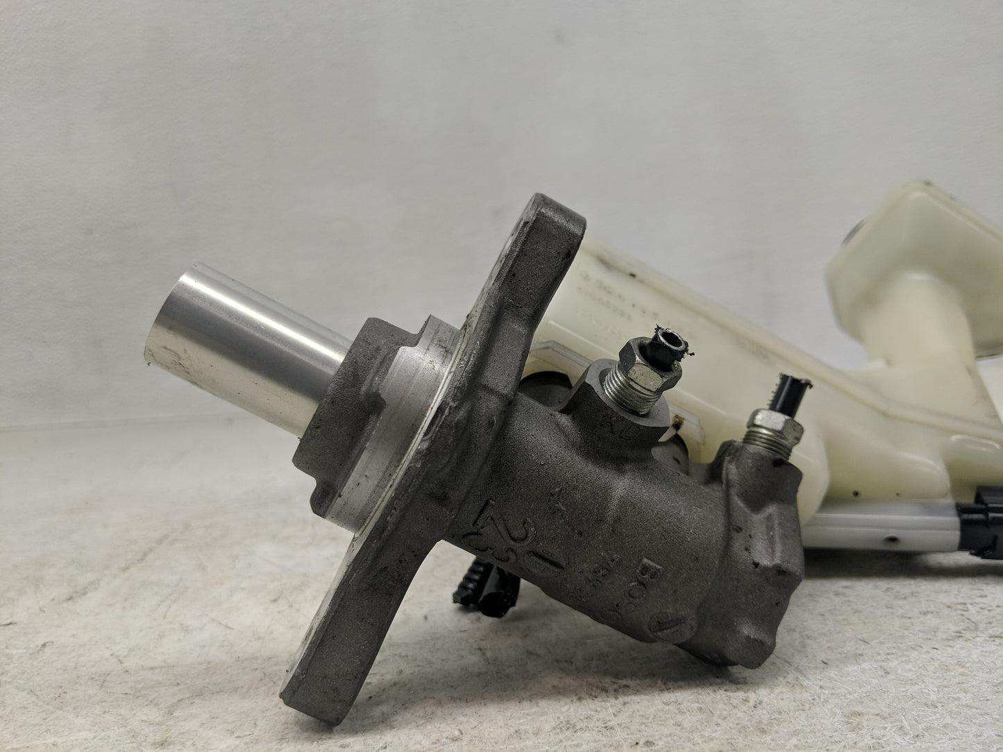 2015-2020 Nissan Rogue Brake Master Cylinder 1302309 - Oemusedautoparts1.com