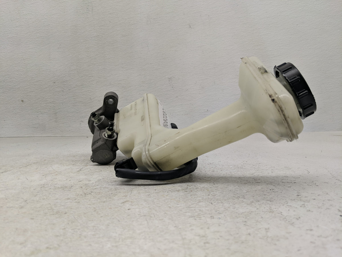 2015-2020 Nissan Rogue Brake Master Cylinder 1302309 - Oemusedautoparts1.com