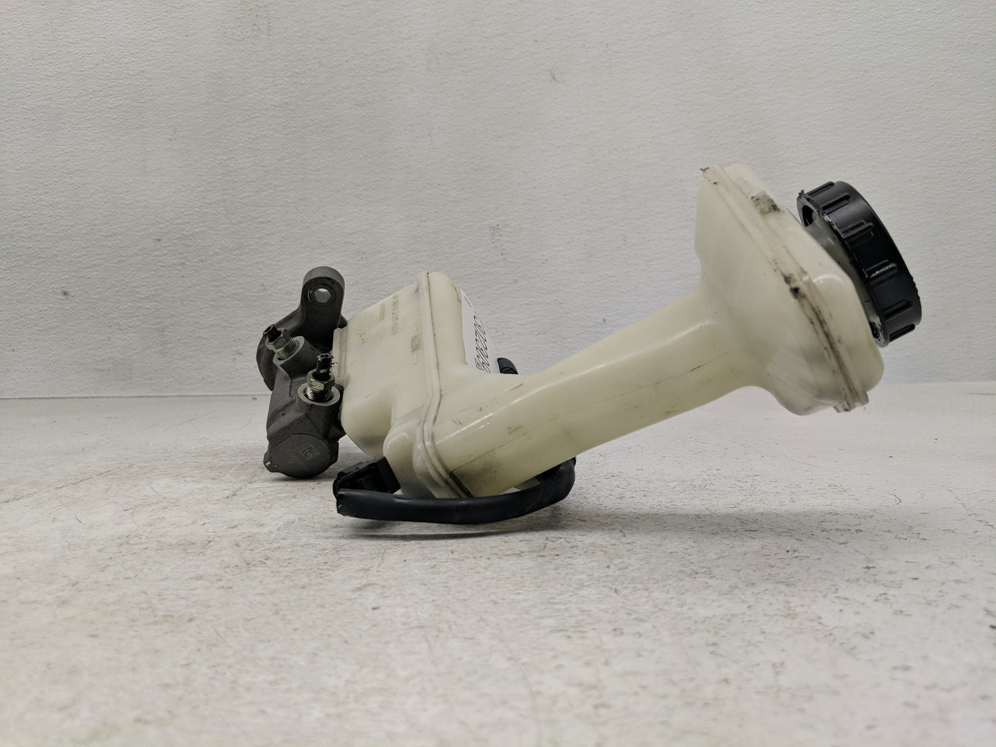 2015-2020 Nissan Rogue Brake Master Cylinder 1302309 - Oemusedautoparts1.com