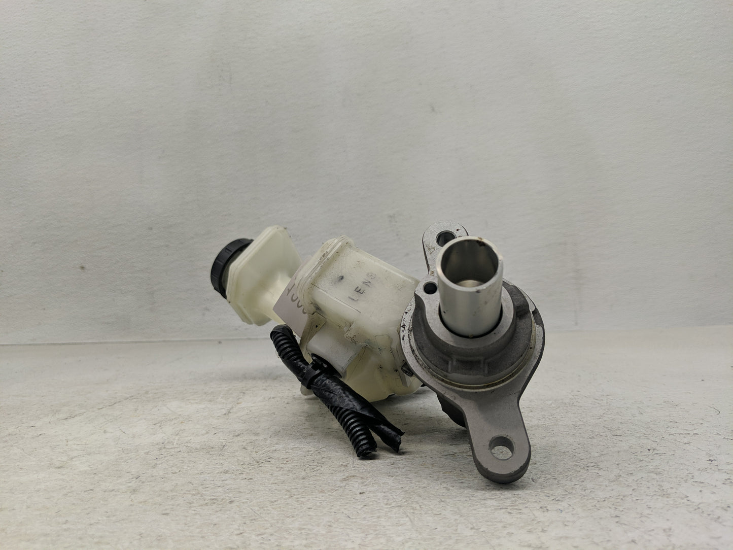 2015-2020 Nissan Rogue Brake Master Cylinder 1302309 - Oemusedautoparts1.com