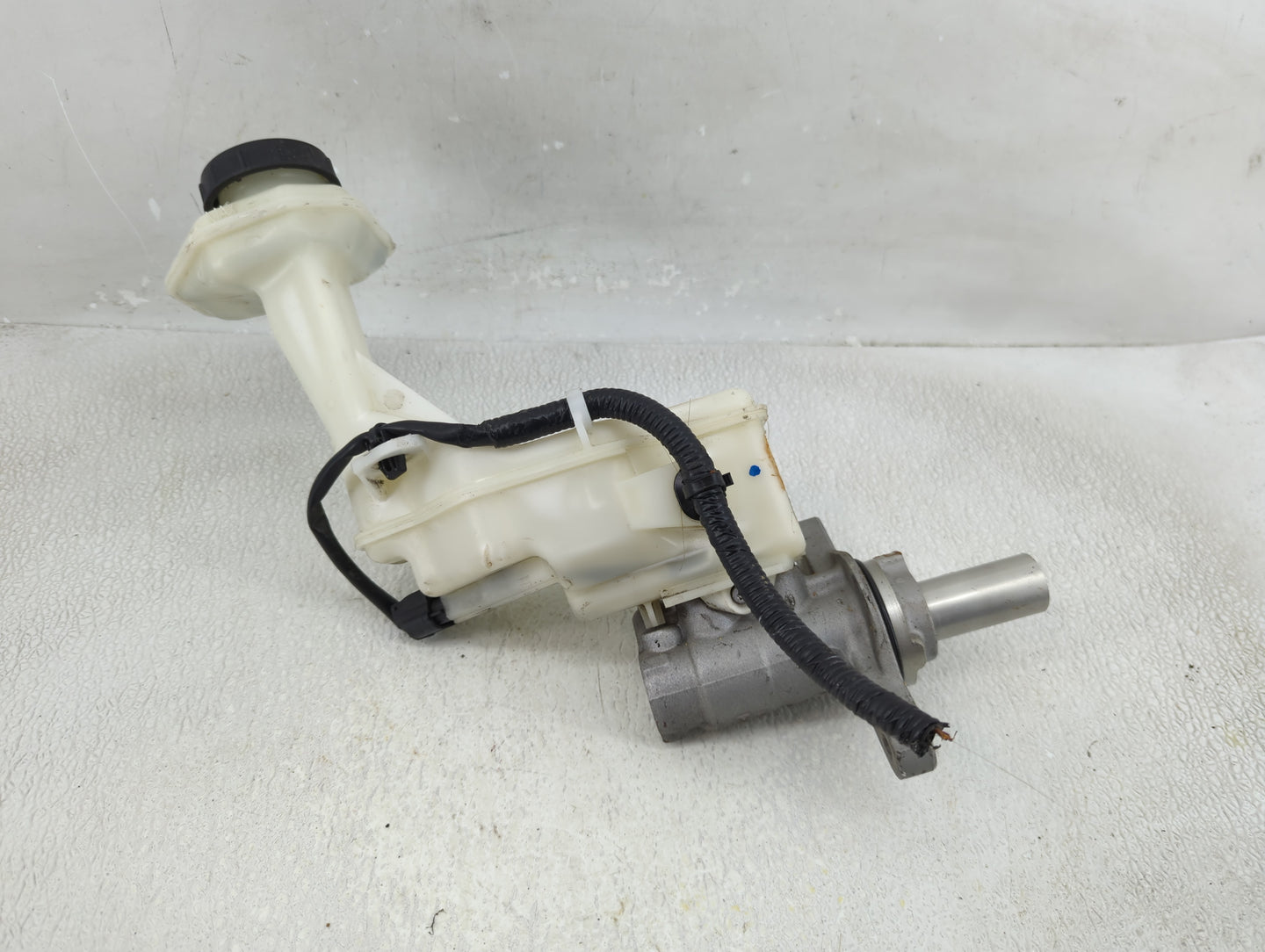 2015-2020 Nissan Rogue Brake Master Cylinder 1310757 - Oemusedautoparts1.com