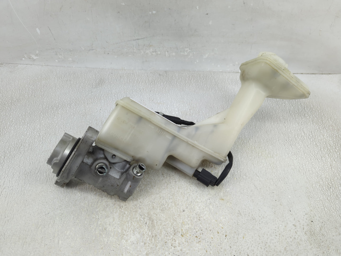 2015-2020 Nissan Rogue Brake Master Cylinder 1312582 - Oemusedautoparts1.com