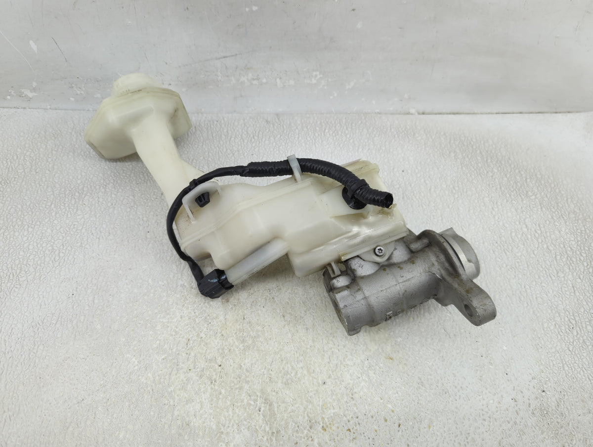 2015-2020 Nissan Rogue Brake Master Cylinder 1312582 - Oemusedautoparts1.com