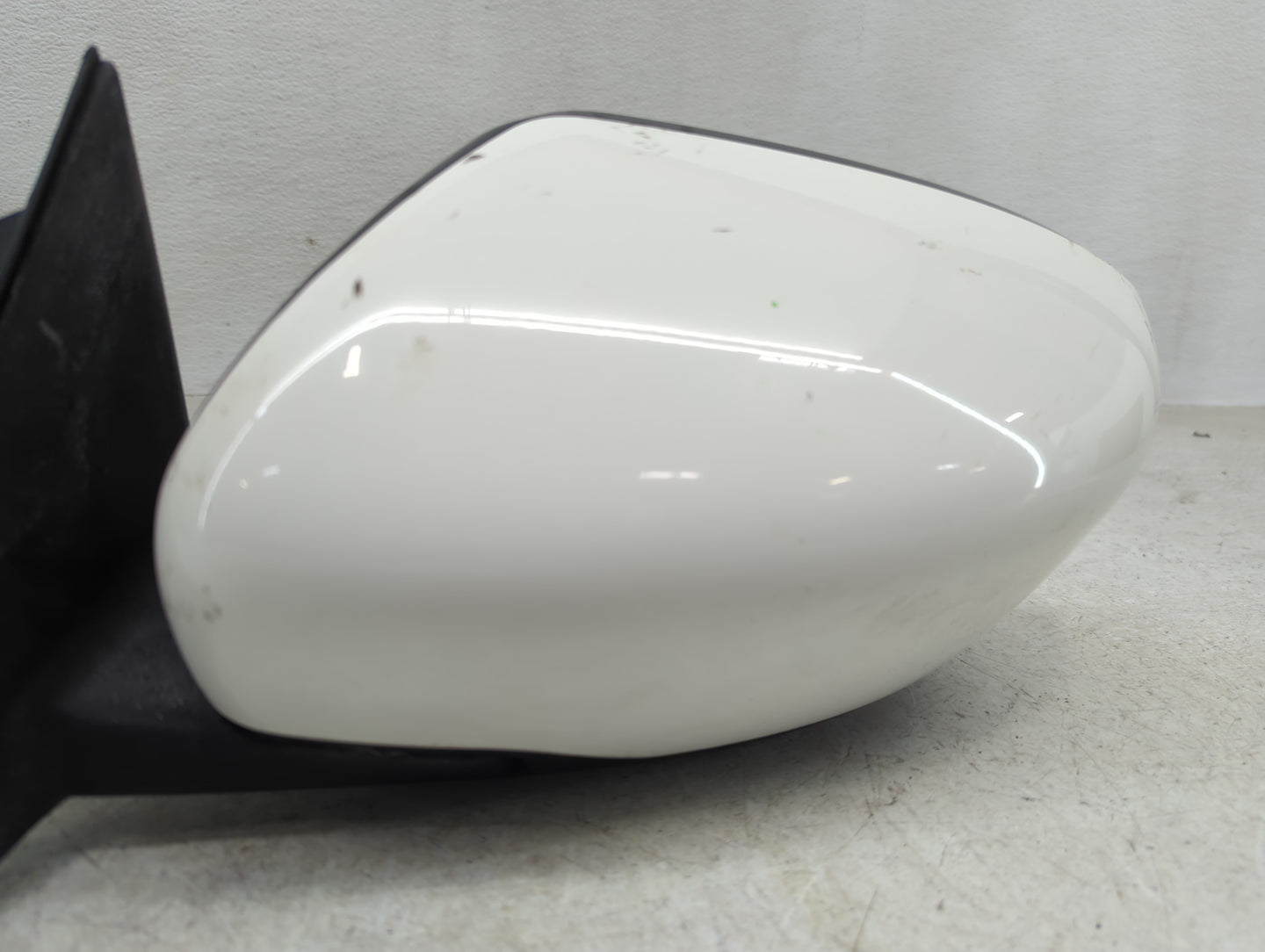 2016-2017 Nissan Rogue Driver Side View Mirror - Left Door Mirror OEM Used - Oemusedautoparts1.com