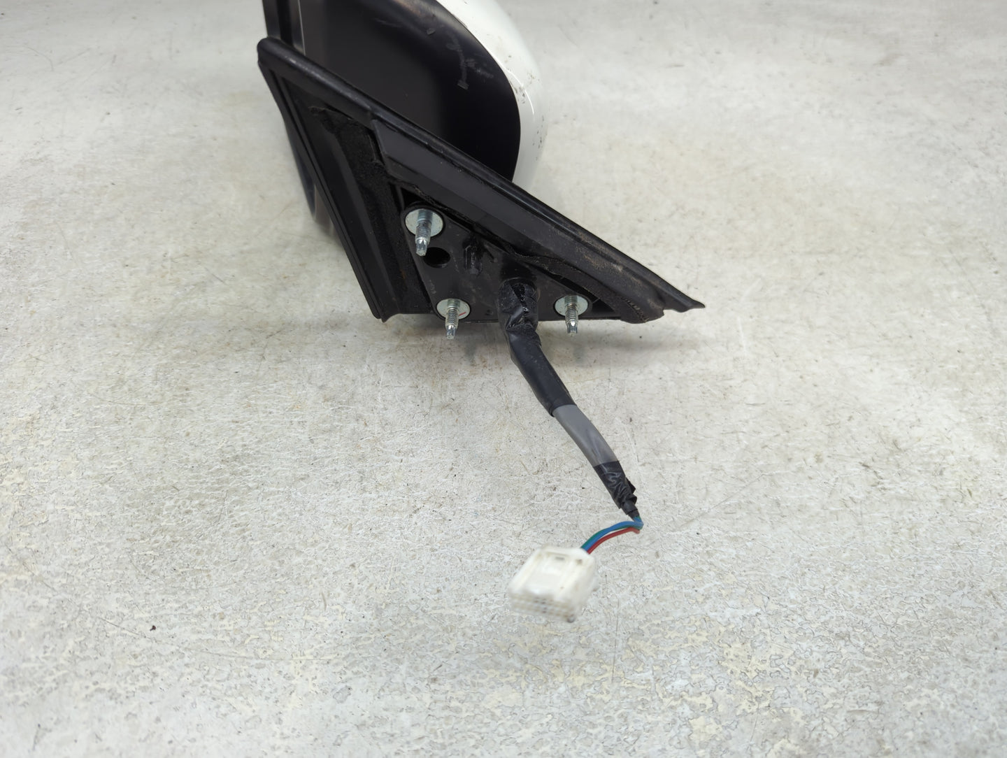 2016-2017 Nissan Rogue Driver Side View Mirror - Left Door Mirror OEM Used - Oemusedautoparts1.com