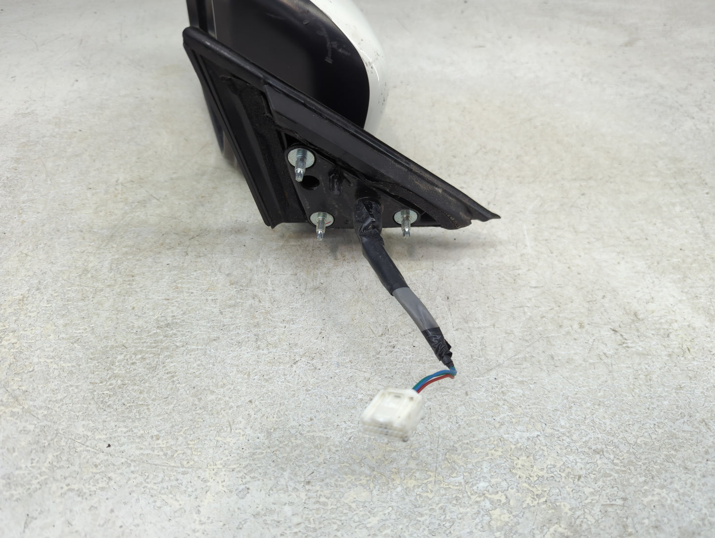 2016-2017 Nissan Rogue Driver Side View Mirror - Left Door Mirror OEM Used - Oemusedautoparts1.com