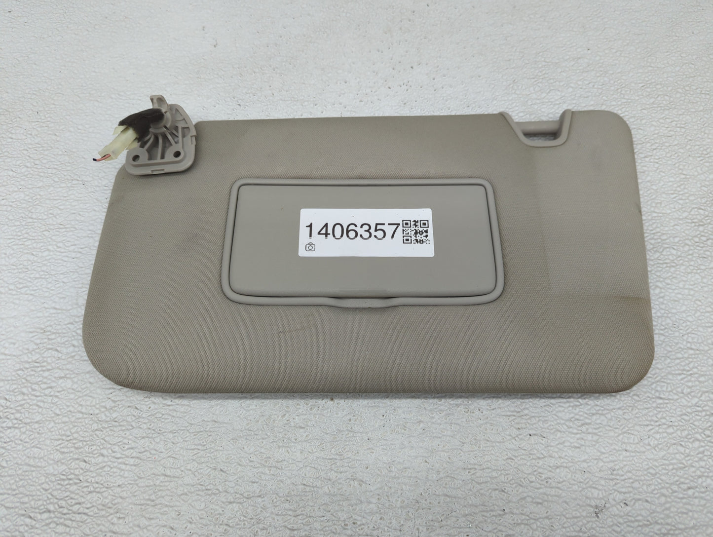 2014-2017 Nissan Rogue Sun Visor Shade Replacement Driver Left Mirror Fits Fits 2014 2015 2016 2017 OEM Used Auto Parts - Oe
