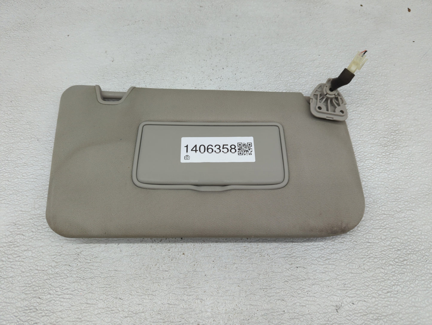 2014-2017 Nissan Rogue Sun Visor Shade Replacement Passenger Right Mirror Fits Fits 2014 2015 2016 2017 OEM Used Auto Parts 