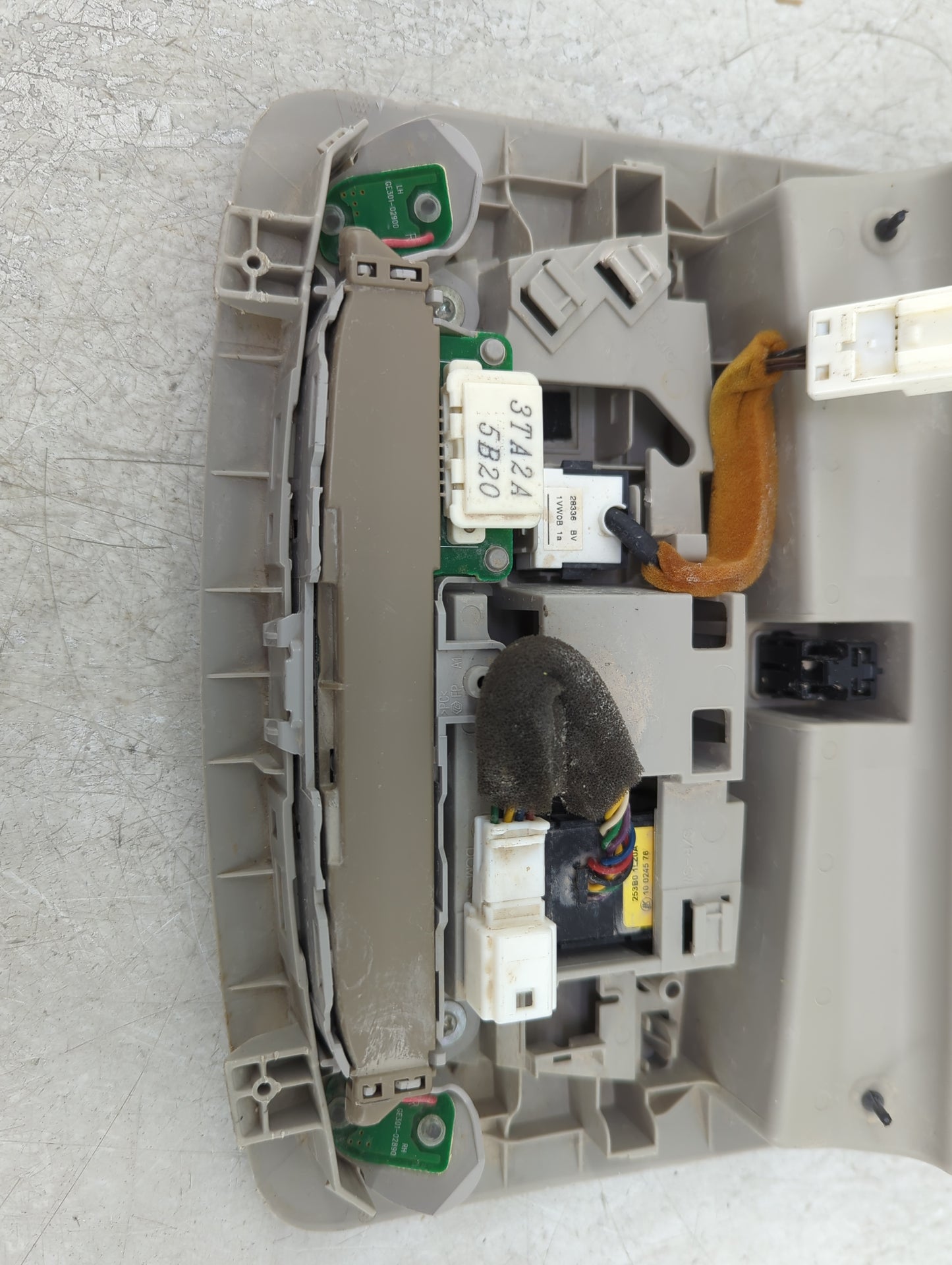 2016 Nissan Rogue Overhead Roof Console - Oemusedautoparts1.com