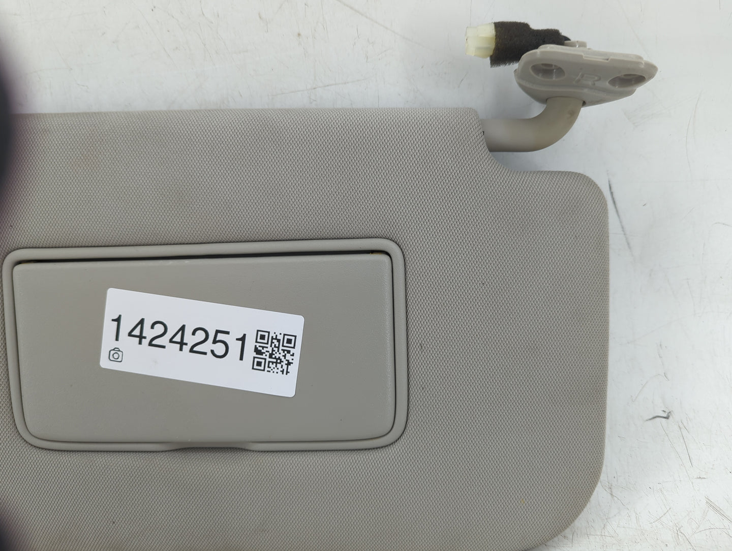2014-2017 Nissan Rogue Sun Visor Shade Replacement Passenger Right Mirror Fits Fits 2014 2015 2016 2017 OEM Used Auto Parts 